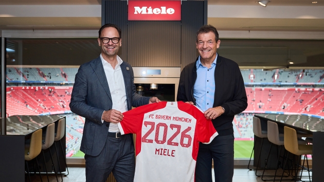 Miele und der FC Bayern gehen in die Verlängerung und weiten Partnerschaft aus - Verlängerung der Partnerschaft zwischen Miele und dem FC Bayern (v.l.): Dr. Axel Kniehl, Geschäftsführer Marketing & Sales der Miele-Gruppe, und Andreas Jung, der im Vorstand des FC Bayern München für Marketing, Sponsoring und Events verantwortlich zeichnet - Quelle: FC Bayern München